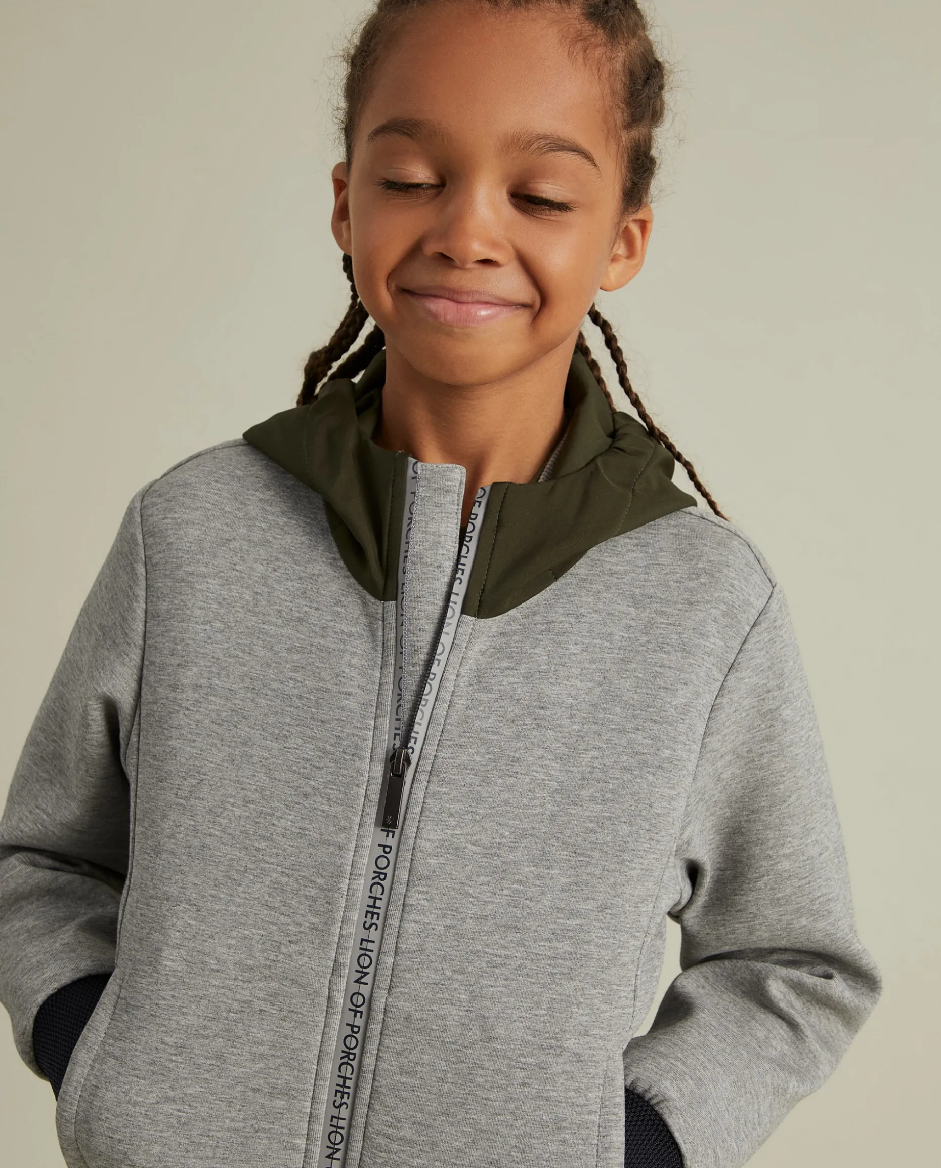 Casaco malha com capuz