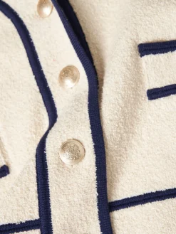 Casaco malha com riscas e botões brasão