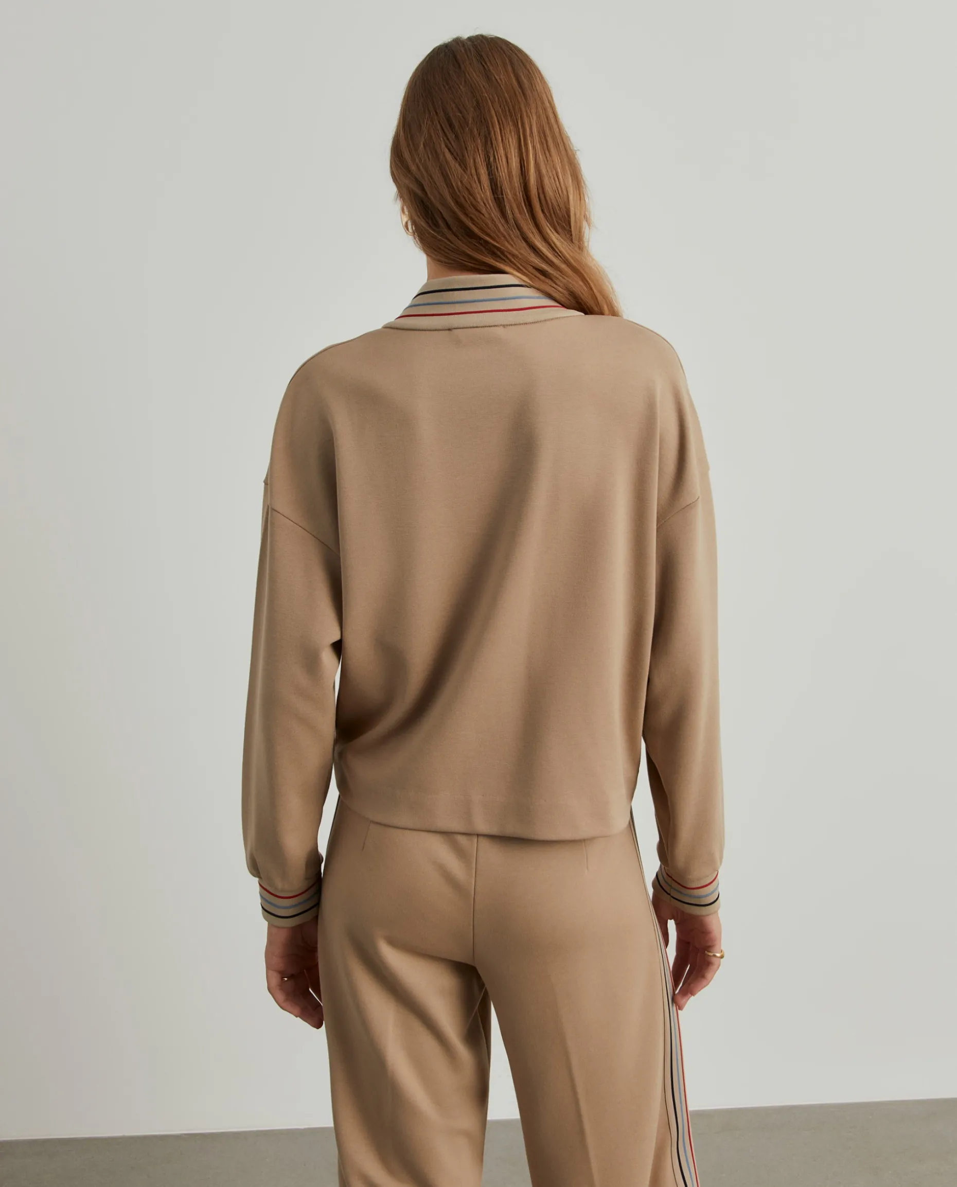 Casaco malha às riscas com bolsos