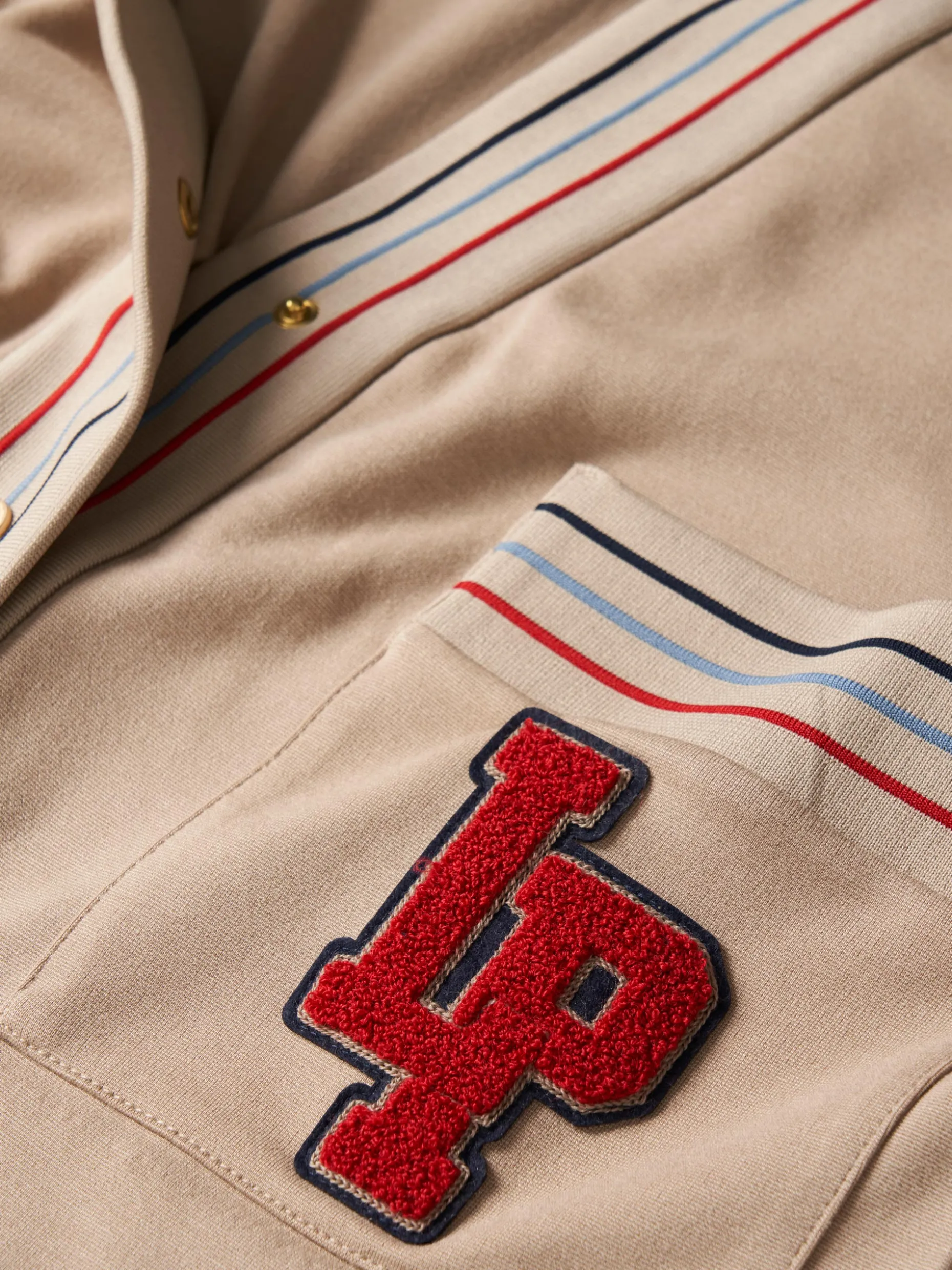 Casaco malha às riscas com bolsos