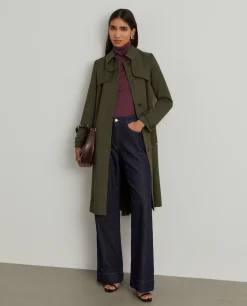 Casaco modelo gabardine com plissado