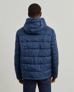 Casaco técnico acolchoado com capuz