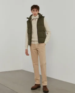 Colete acolchoado com capuz