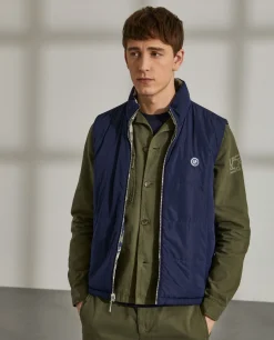 Colete reversível com padrão tropa e bolsos