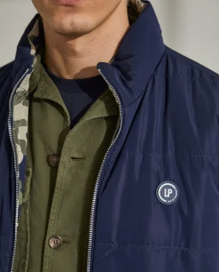 Colete reversível com padrão tropa e bolsos