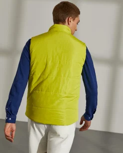 Colete reversível em tecido técnico com bolsos e fecho frontal