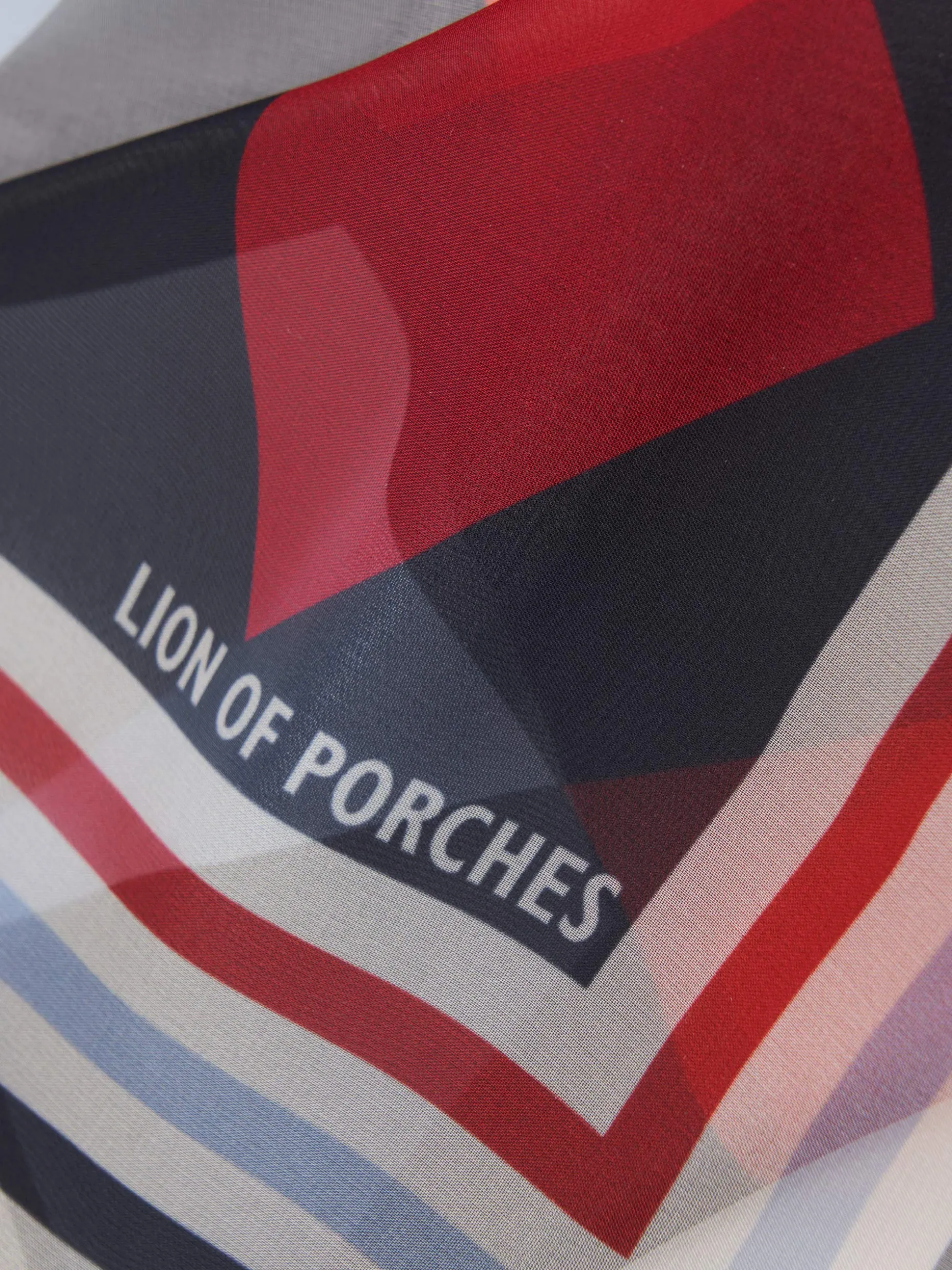 Lenço colorido com estampado losangos