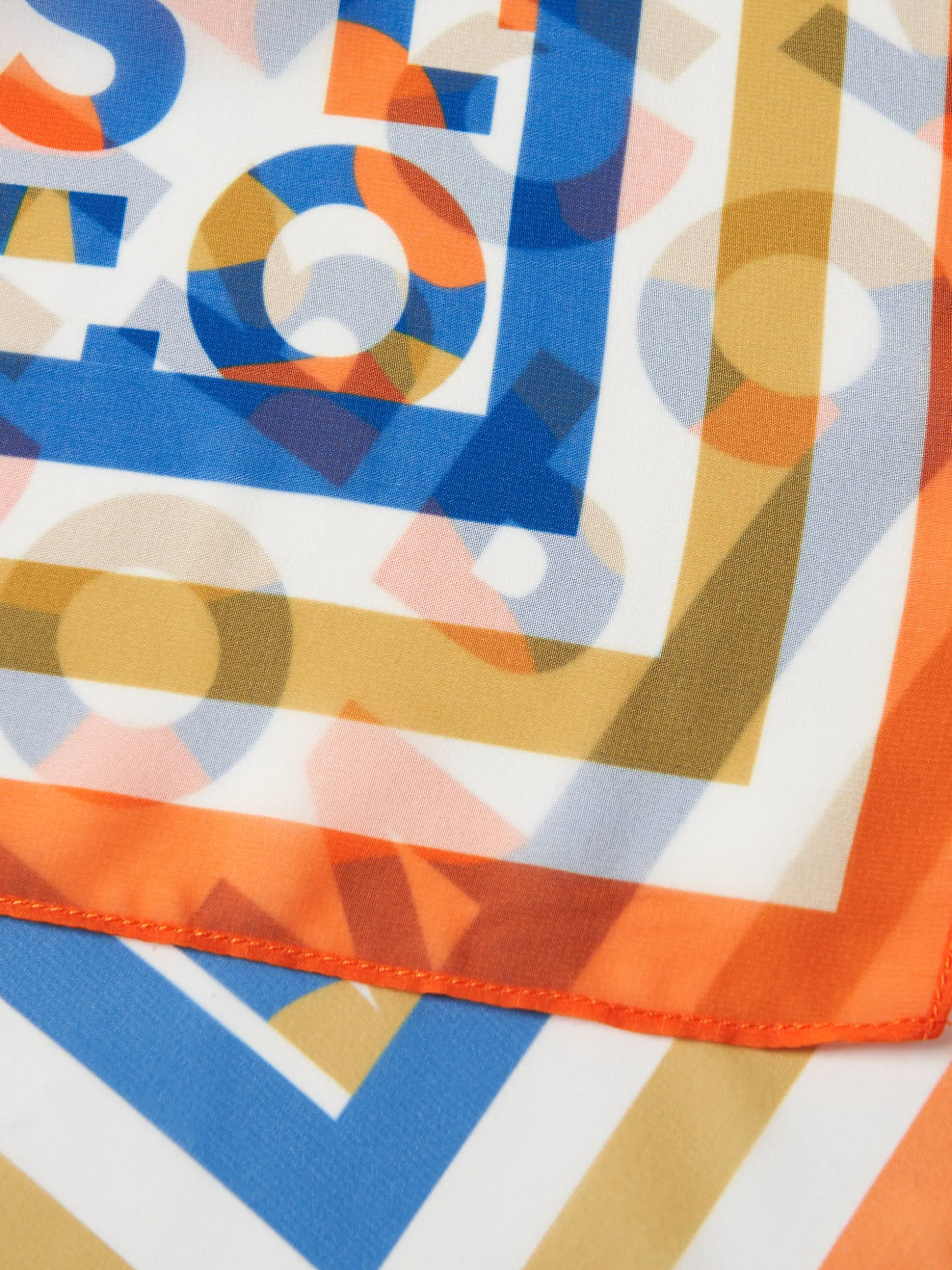 Lenço colorido com monograma all over