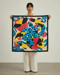 Lenço estampado com padrão animal