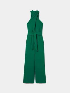 Macacão sem mangas com decote cruzado