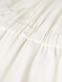 Macacão sem mangas e decote cruzado