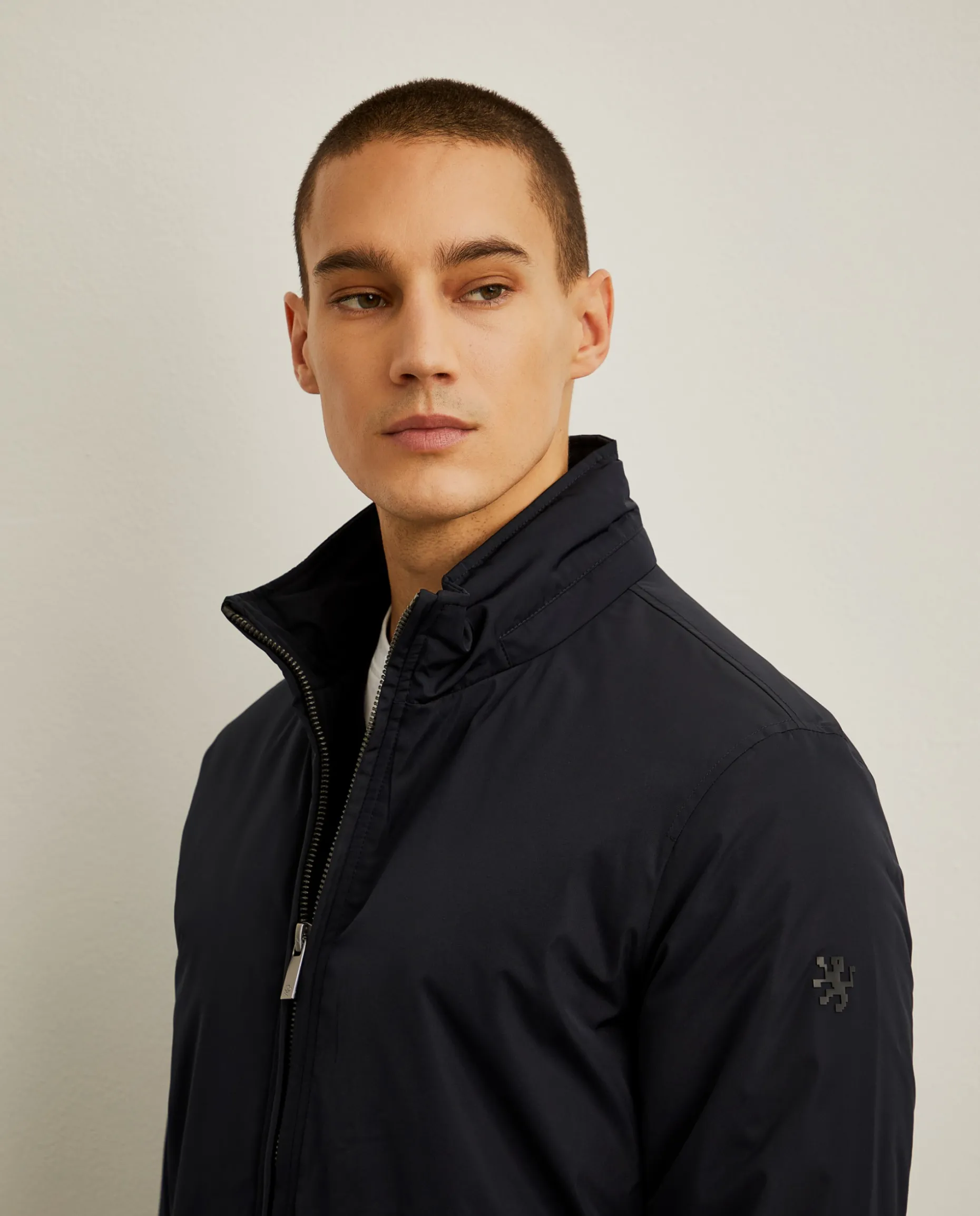 Parka acolchoada com capuz embutido