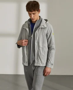 Parka para homem em tecido técnico com capuz e bolsos