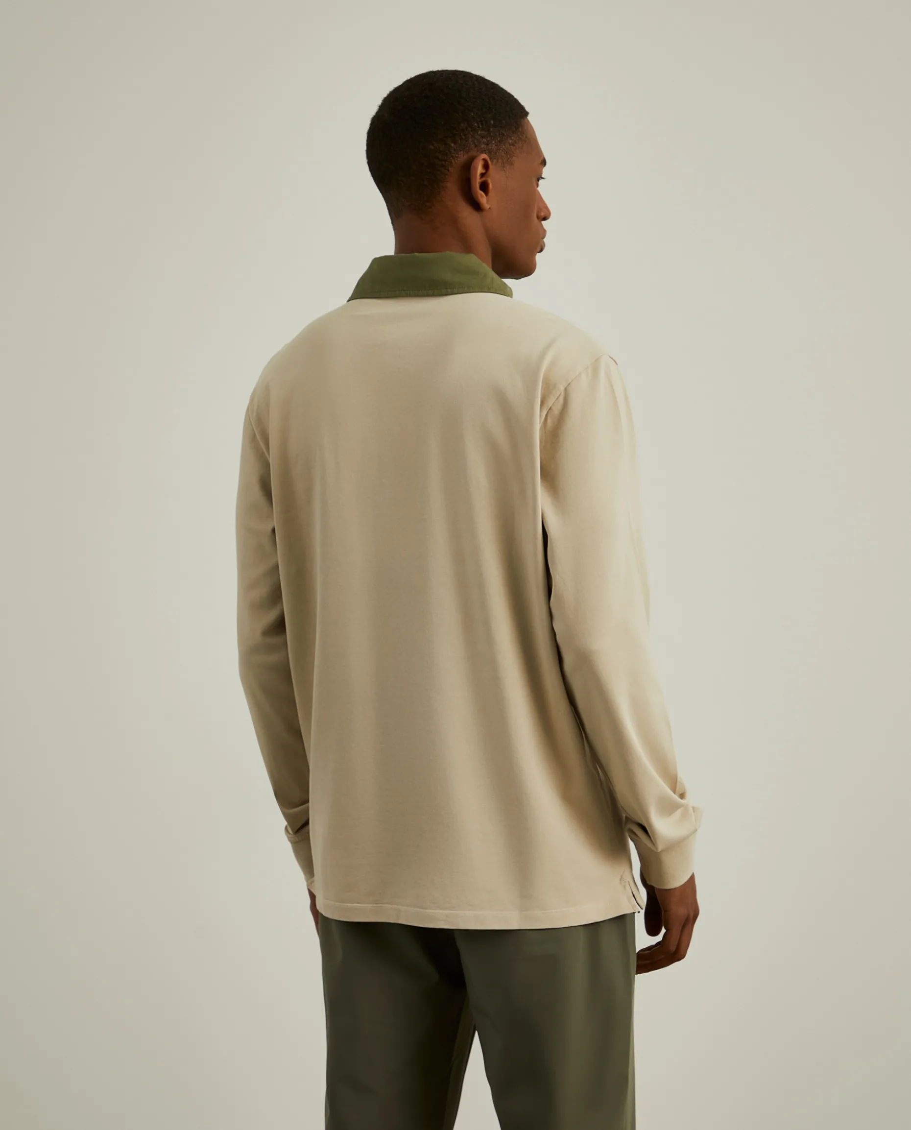 Polo bicolor de manga comprida