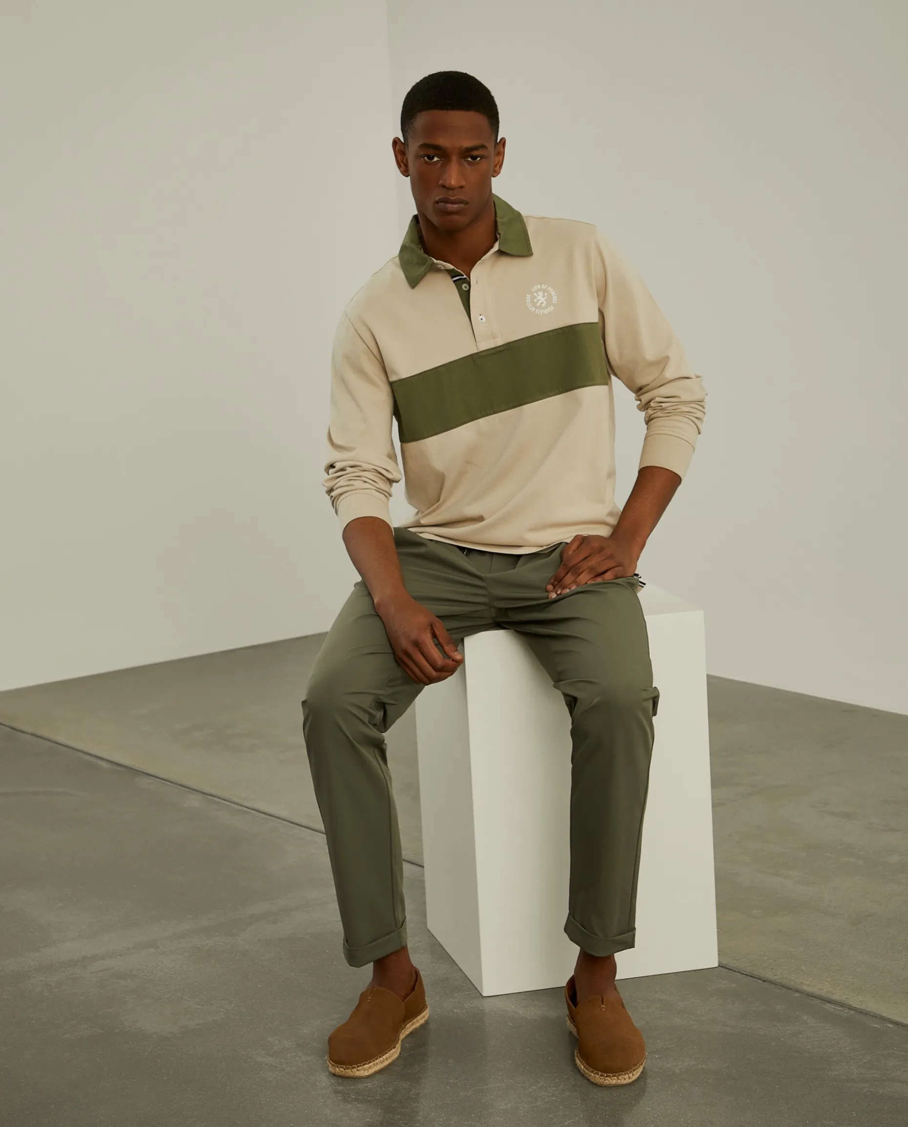 Polo bicolor de manga comprida