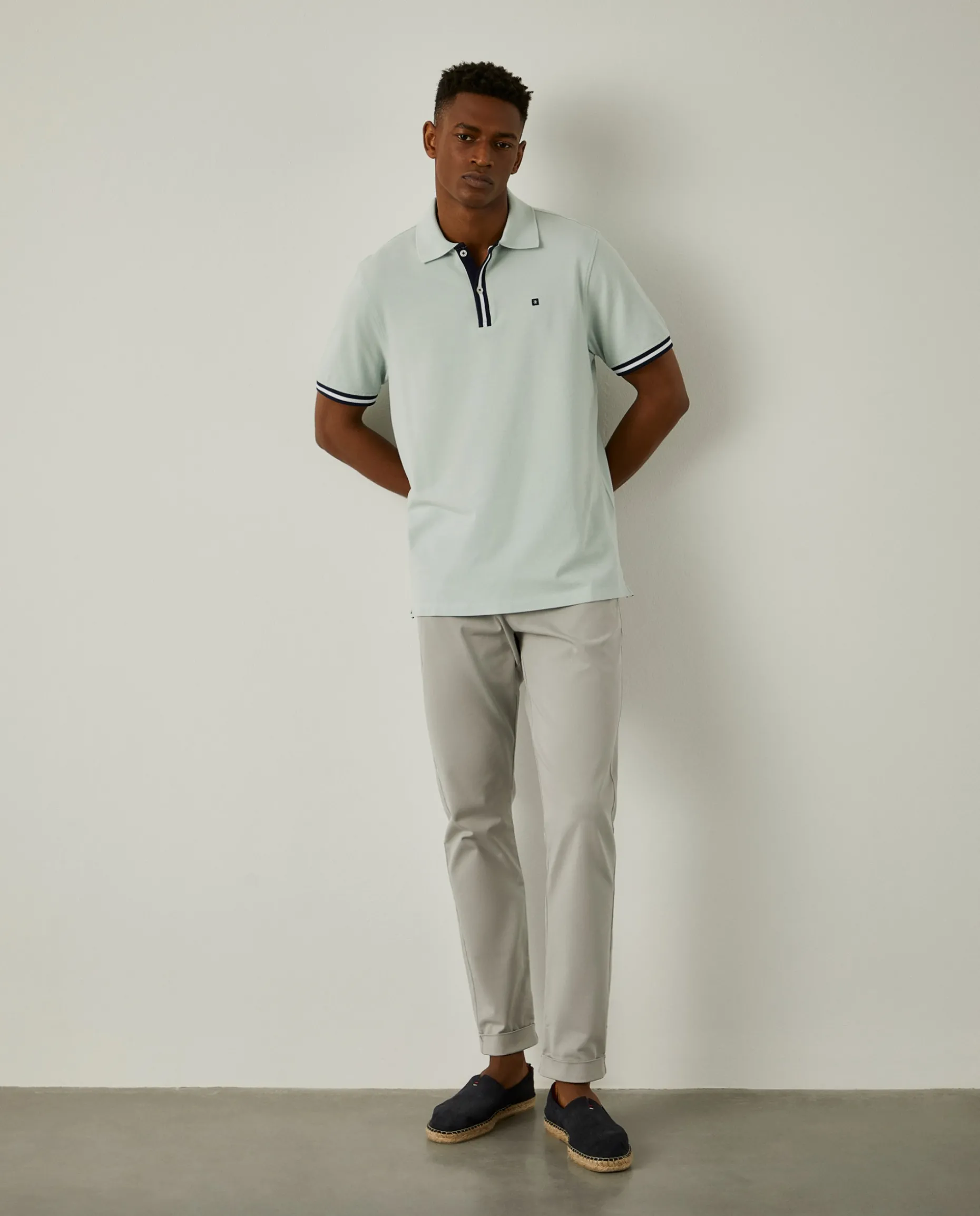 Polo manga curta em algodão com riscas