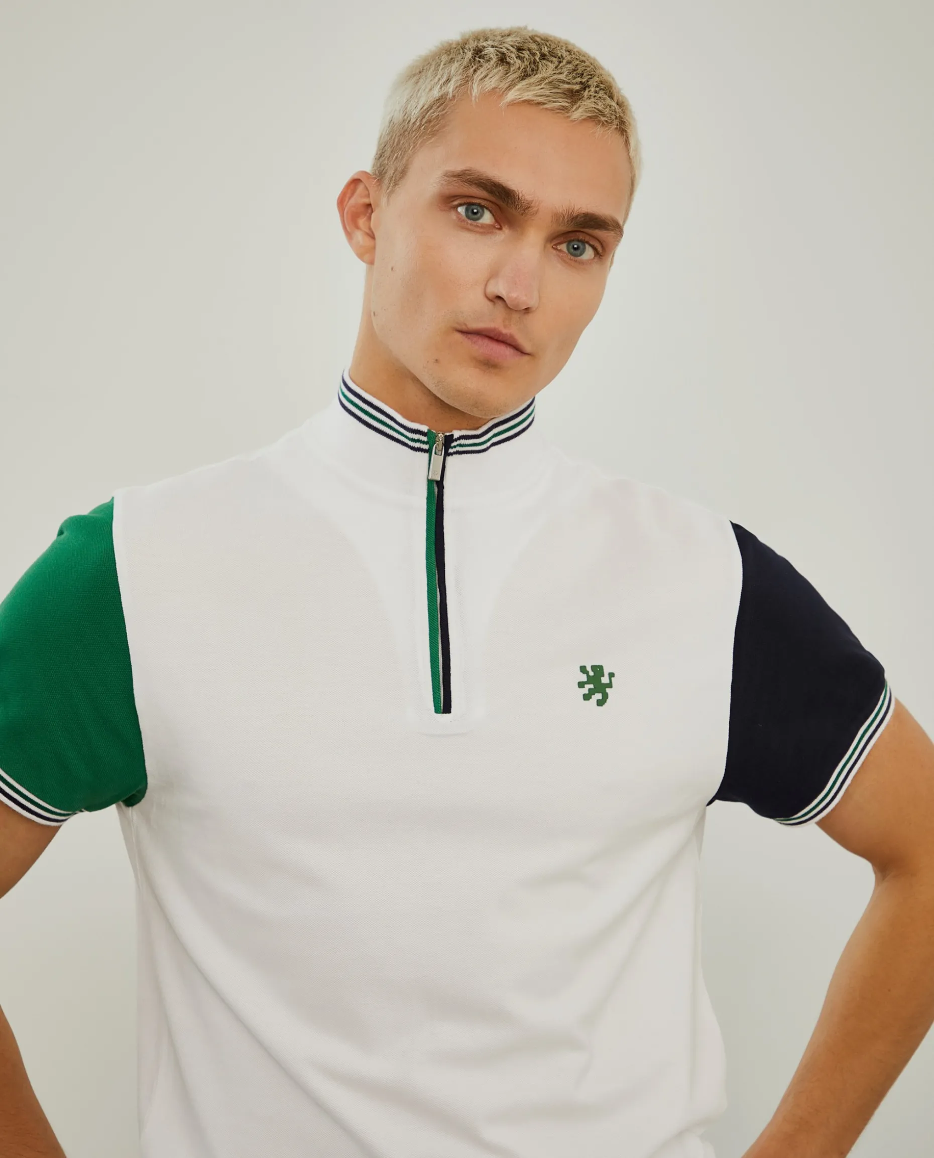 Polo piqué tricolor com fecho