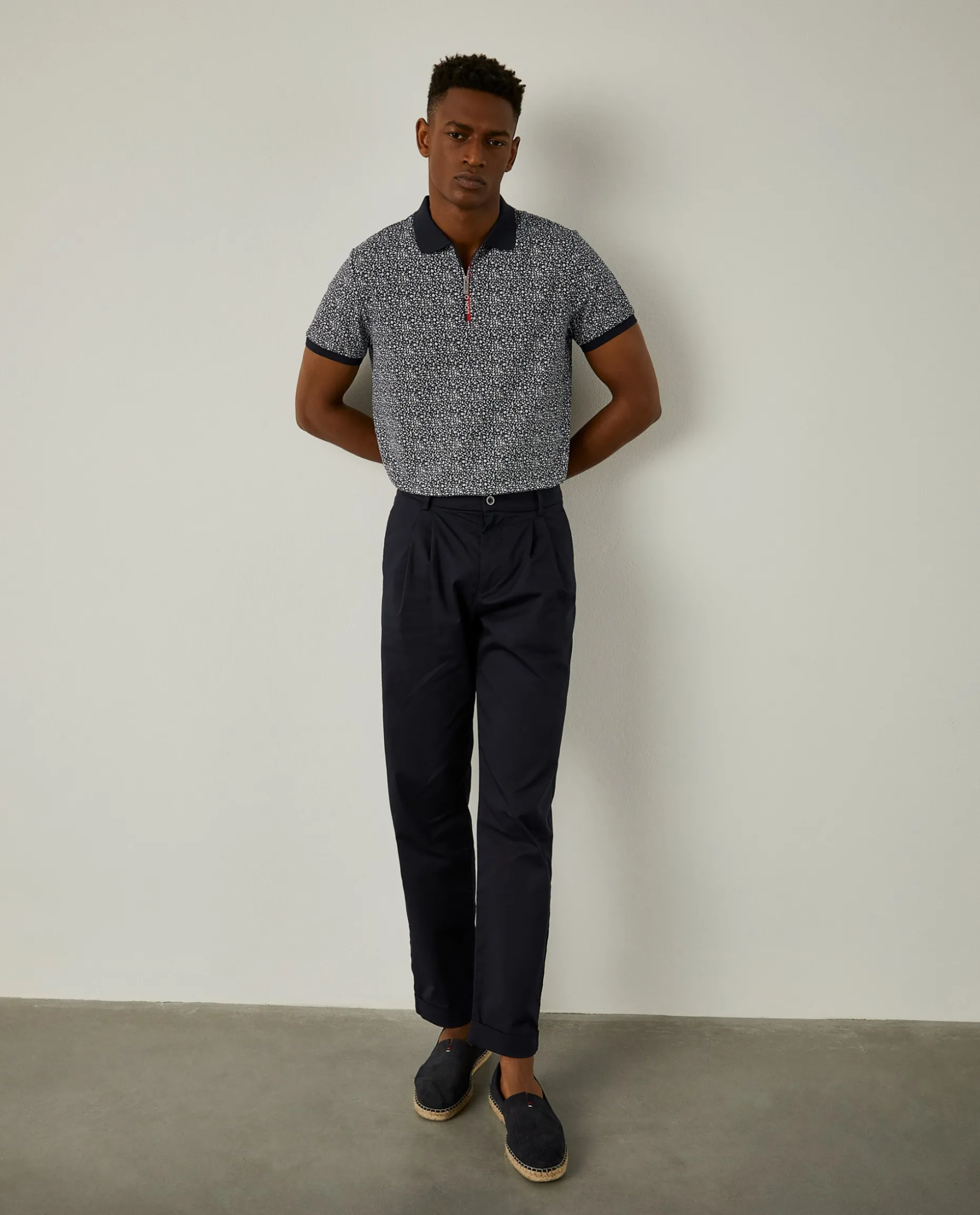 Polo slim fit com padrão de flores