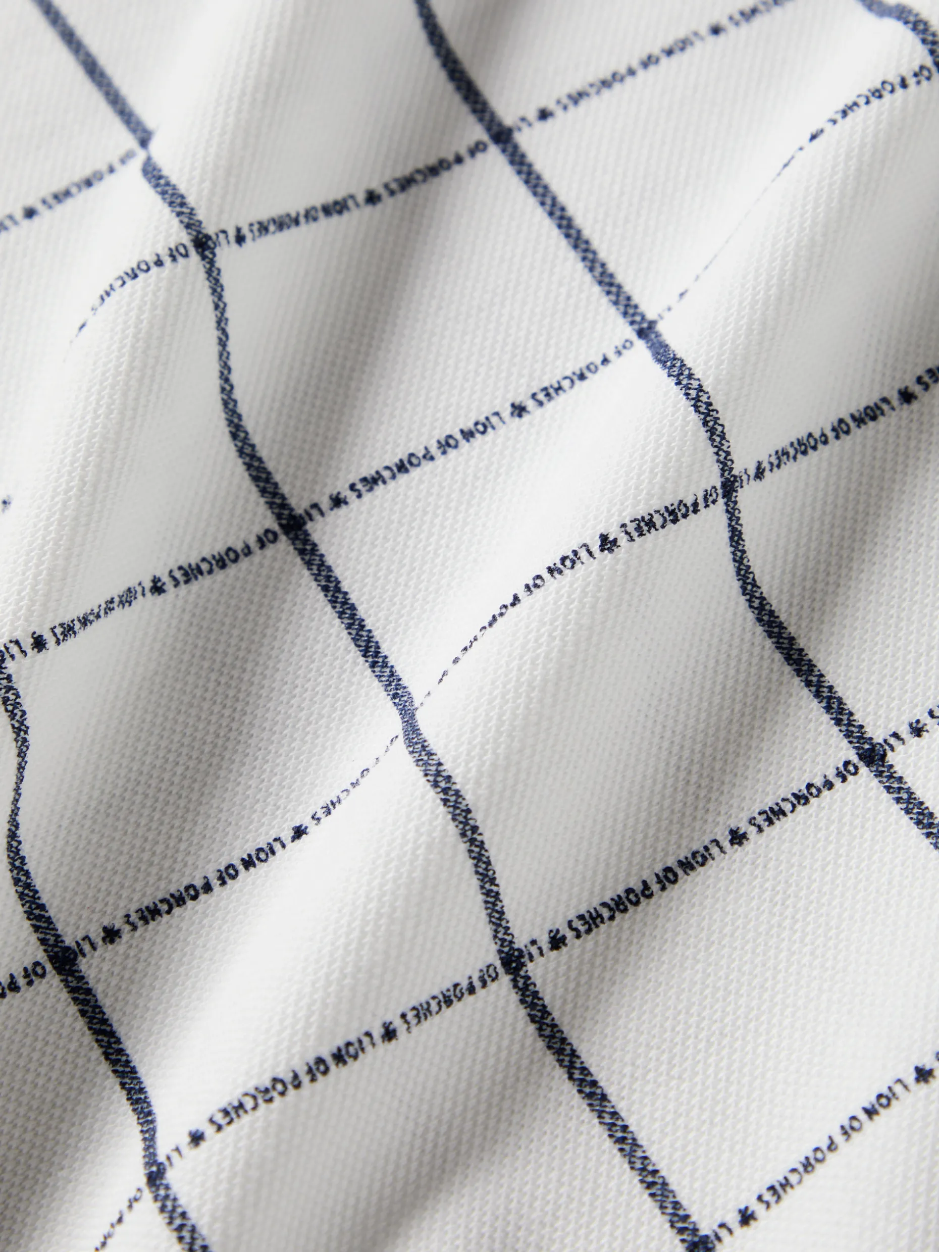 Polo slim fit com padrão quadrados