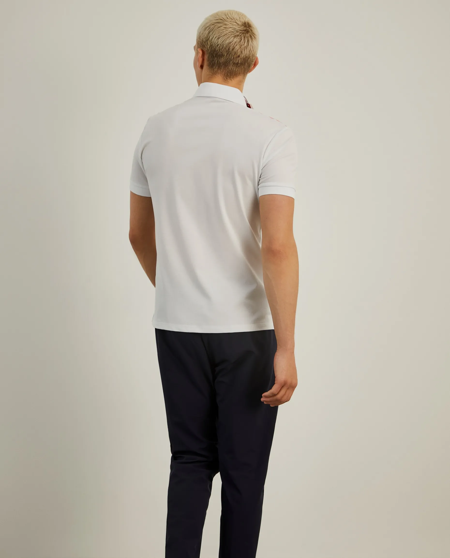 Polo slim fit com risca em contraste