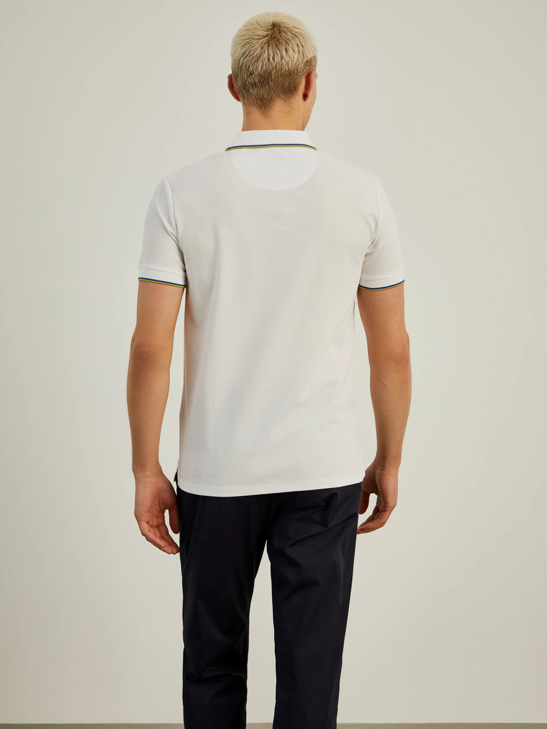 Polo slim fit sem botões