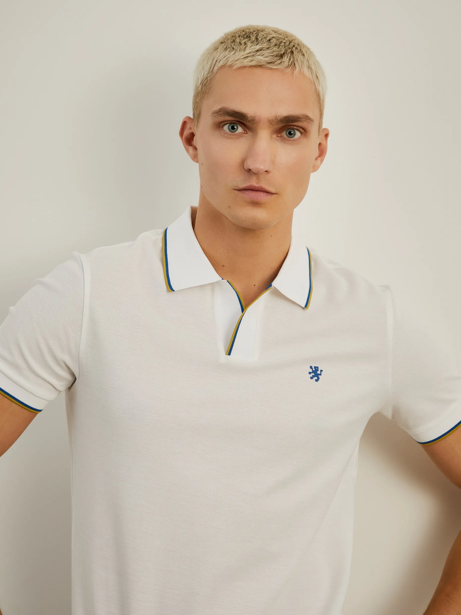 Polo slim fit sem botões