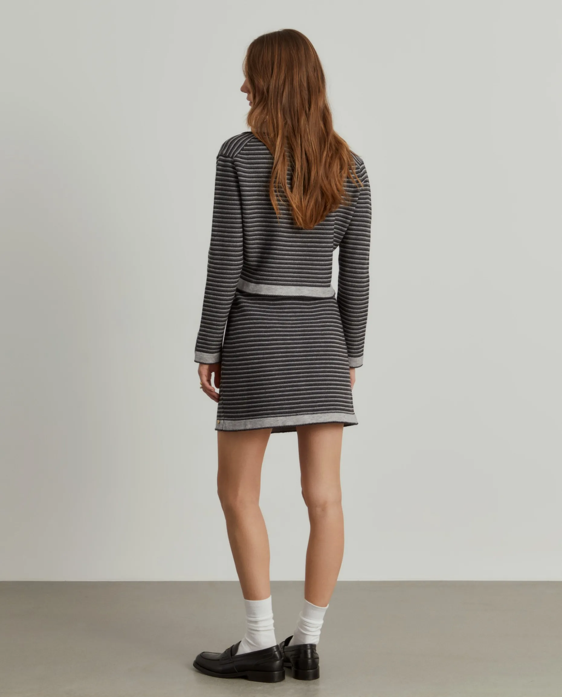 Saia curta de malha às riscas