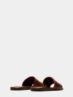 Sandália acolchoada com monograma