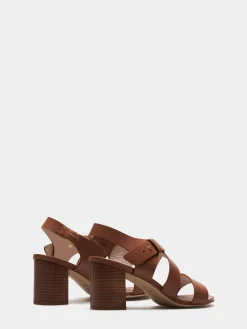 Sandálias de tiras em pele