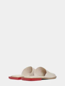 Sandálias em pele com pormenor no tacão