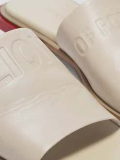 Sandálias em pele com pormenor no tacão