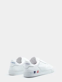 Sapatilhas brancas em pele com cordão