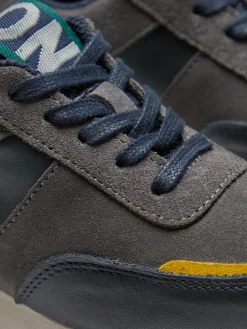 Sapatilhas combinadas