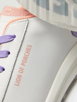 Sapatilhas desportivas com cordões em contraste