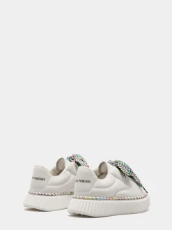 Sapatilhas em pele com cordão