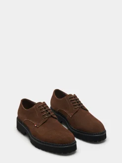 Sapatos camurça com cordões