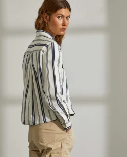 Sobrecamisa com riscas e cintura ajustável