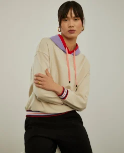 Sweater com capuz ajustável