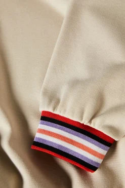 Sweater com capuz ajustável