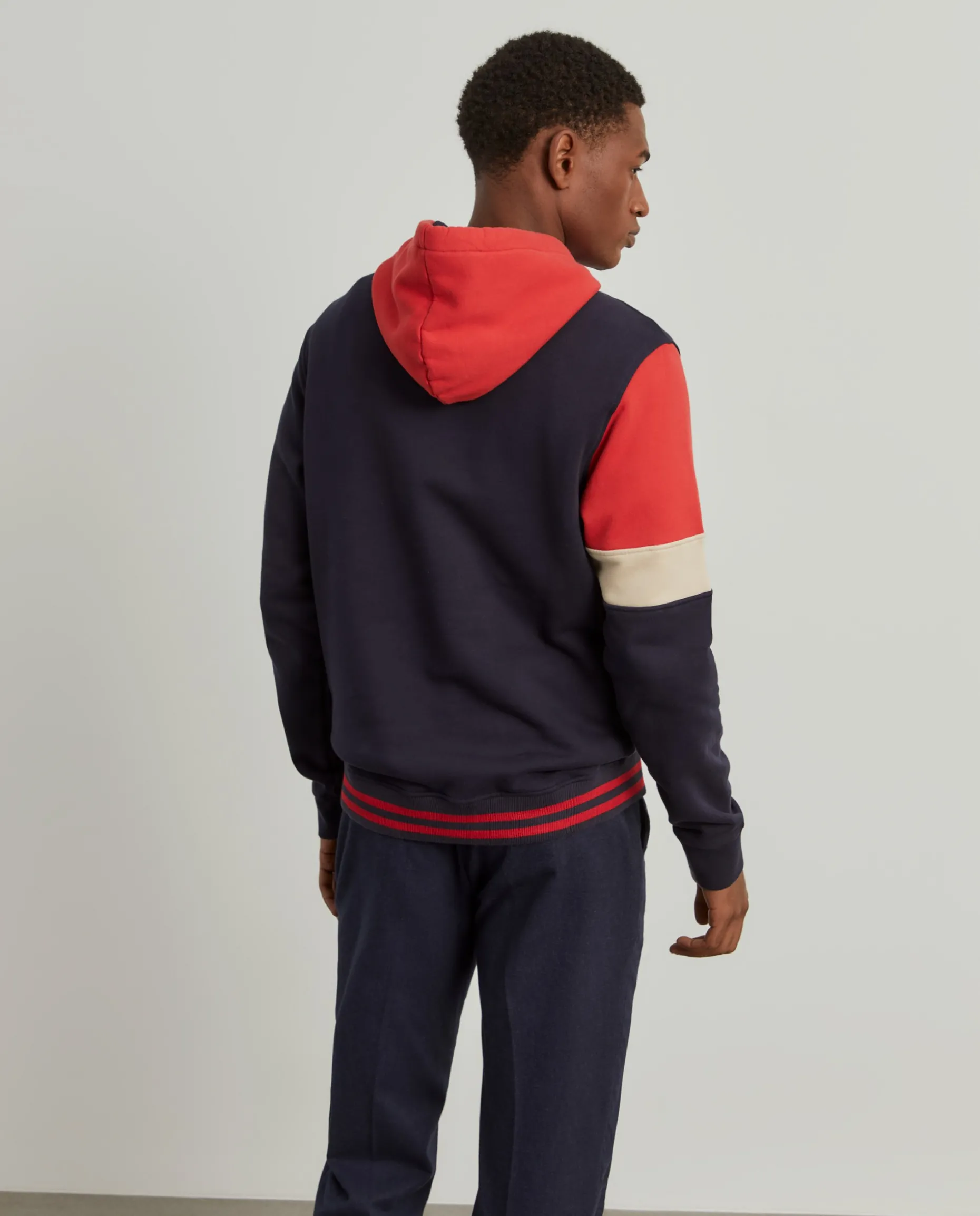 Sweater com capuz color block