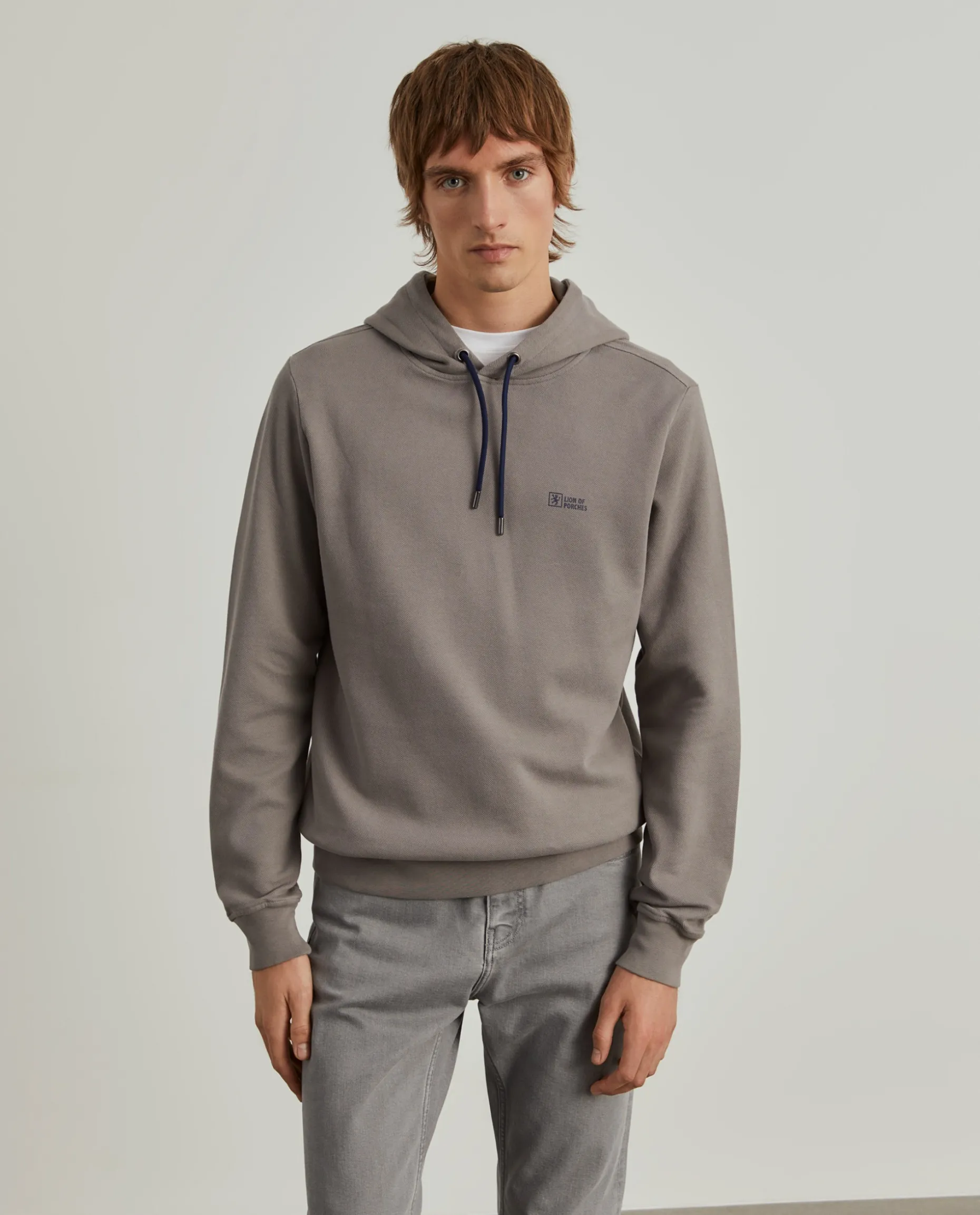 Sweater com capuz em malha piqué