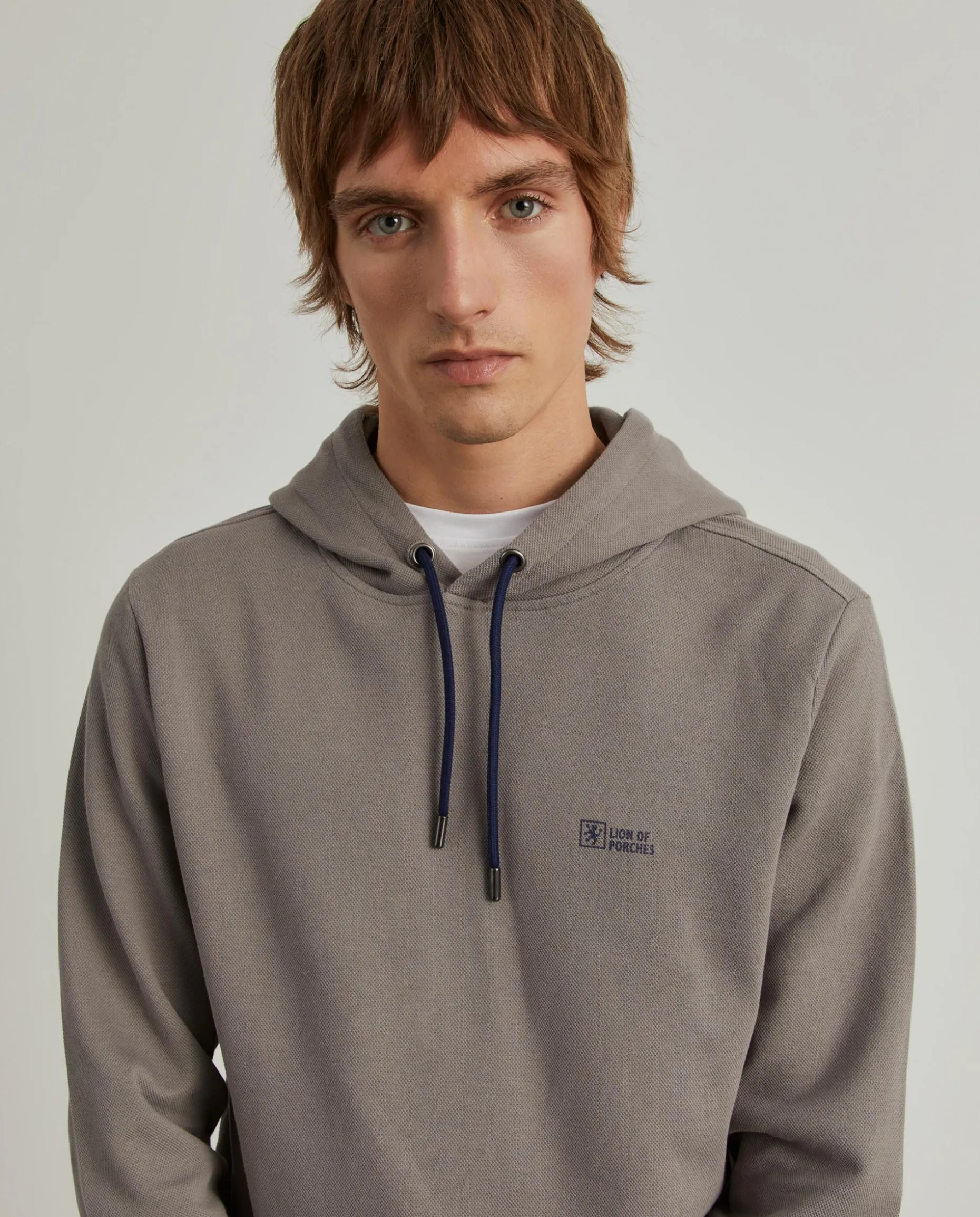 Sweater com capuz em malha piqué