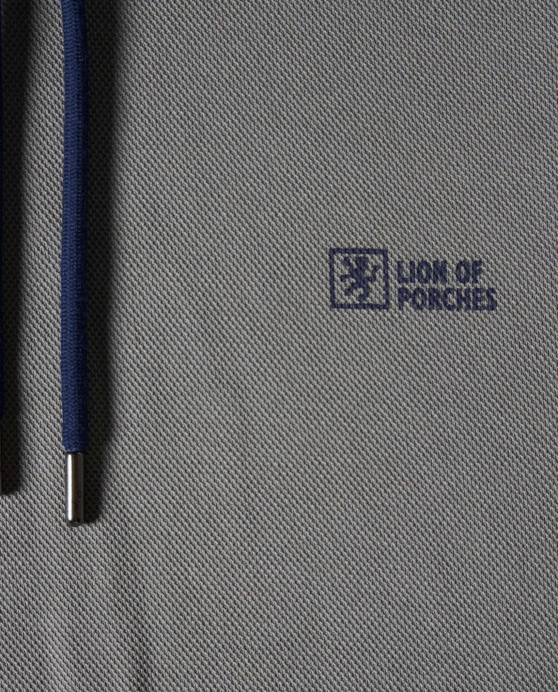 Sweater com capuz em malha piqué