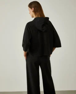 Sweater com manga raglan e capuz ajustável