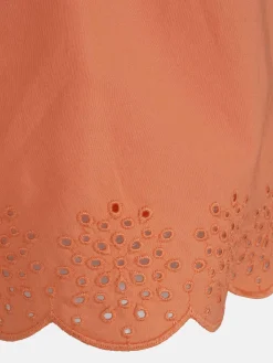 Top cropped em bordado inglês