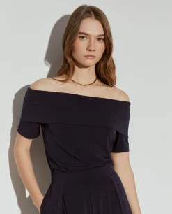 Top de malha sem ombros