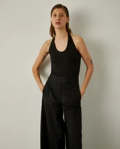 Top halter de malha com costas abertas