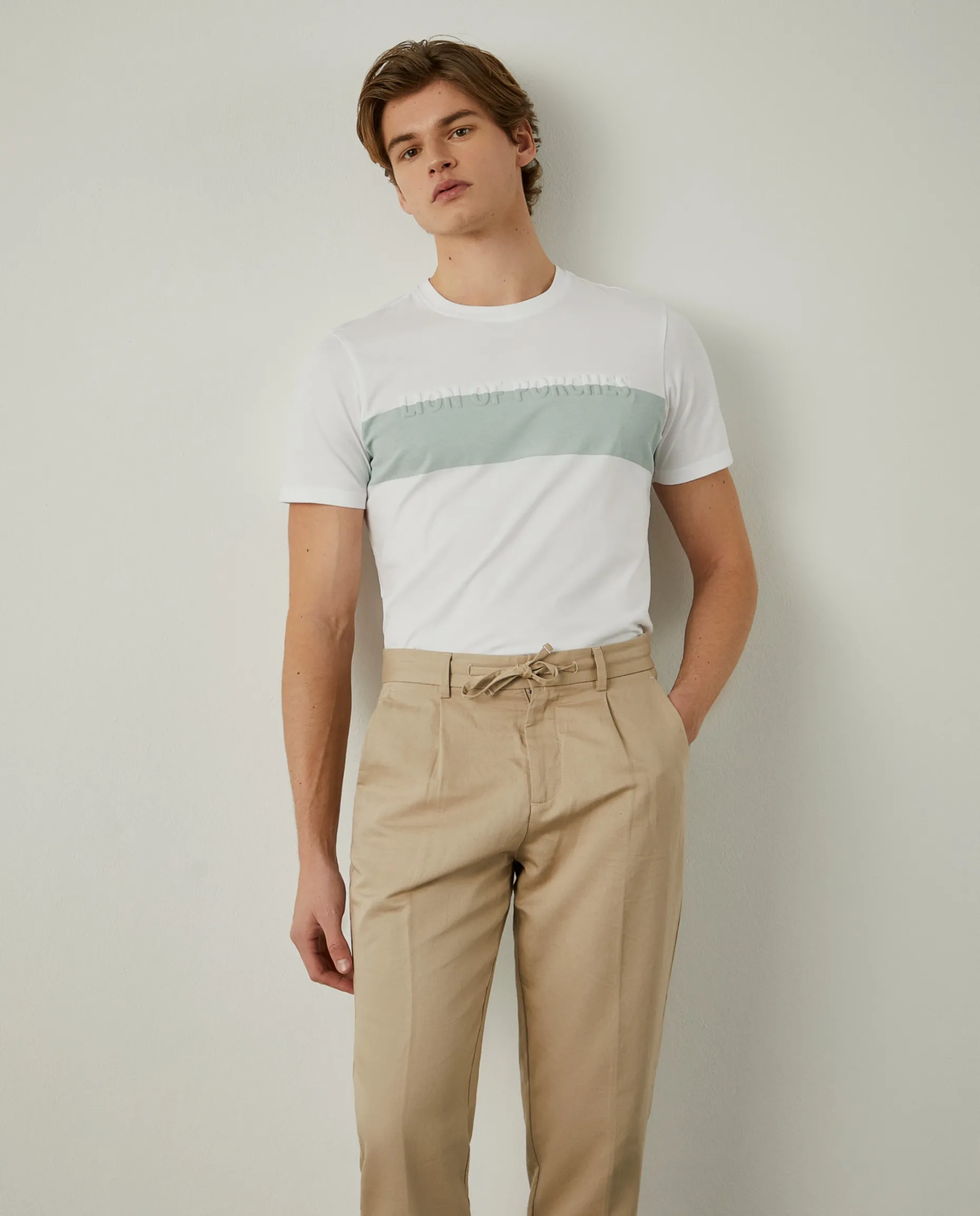T-shirt 100% algodão com barra em contraste