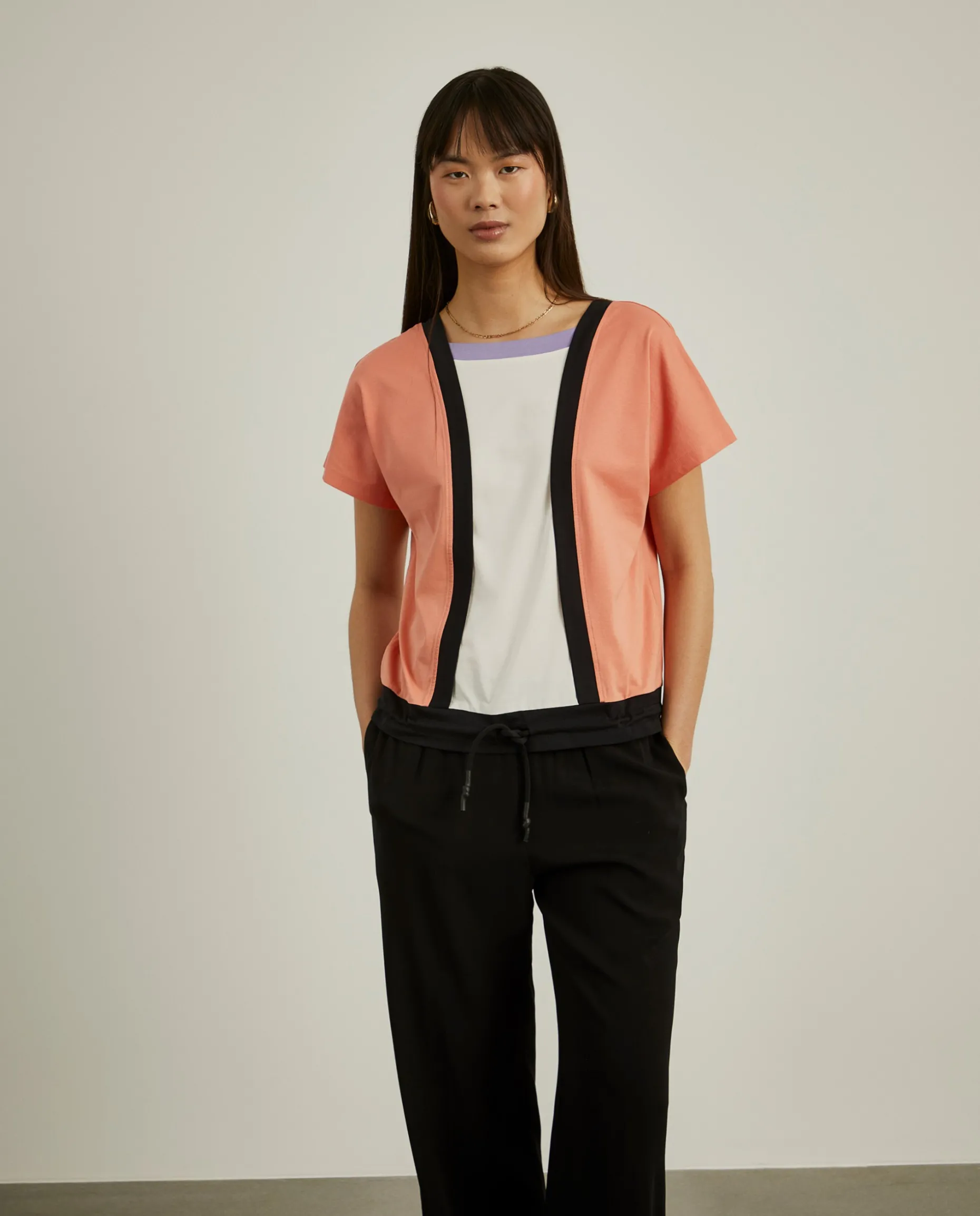 T-shirt color block com cintura ajustável