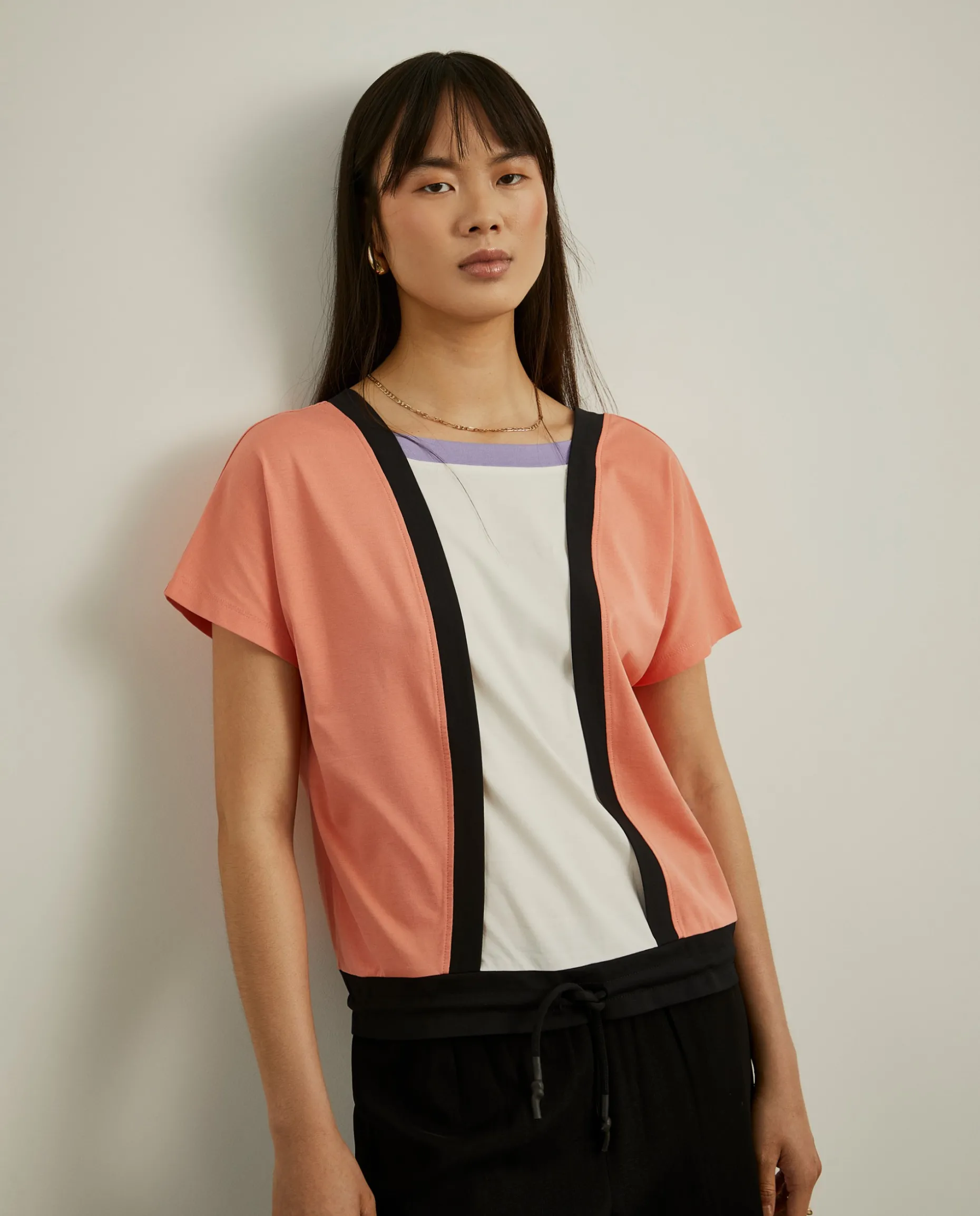 T-shirt color block com cintura ajustável